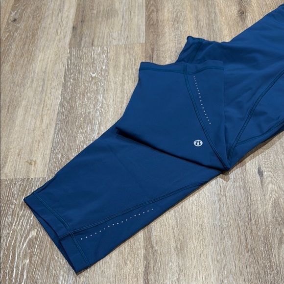Lululemon Size 10 Athletica Blue Leggings for Active Wear - Picture 11 of 11